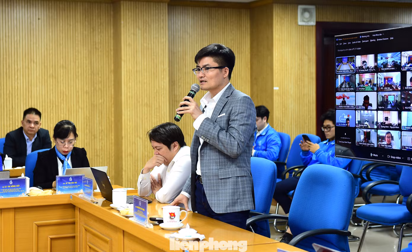 Anh Nguyễn Văn Hùng – Chủ tịch HĐQT CNCTech, Chủ tịch CLB Đầu tư và Khởi nghiệp Doanh nhân trẻ Việt Nam, đề xuất đẩy mạnh hoạt động văn hoá đọc và lan tỏa các gương thanh niên tiêu biểu trên các lĩnh vực để truyền cảm hứng đến người trẻ. Ảnh: Xuân Tùng Anh Nguyễn Văn Hùng – Chủ tịch HĐQT CNCTech, Chủ tịch CLB Đầu tư và Khởi nghiệp Doanh nhân trẻ Việt Nam, đề xuất đẩy mạnh hoạt động văn hoá đọc và lan tỏa các gương thanh niên tiêu biểu trên các lĩnh vực để truyền cảm hứng đến người trẻ. Ảnh: Xuân Tùng