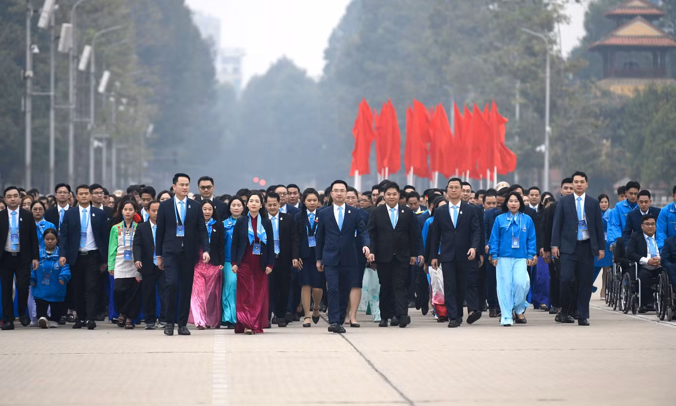 Đại biểu Đại hội tề tựu tại Quảng trường Ba Đình sáng 17/12.