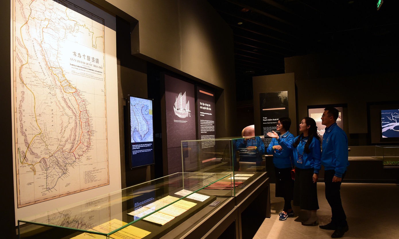 Tham gia hành trình đặc biệt này, các đại biểu đã trực tiếp cảm nhận, trải nghiệm sự quy mô, hiện đại của công trình Bảo tàng Lịch sử Quân sự Việt Nam với gần 150 nghìn hiện vật, trong đó có các bảo vật quốc gia và nhiều hiện vật quý, đang được trưng bày và lưu giữ.