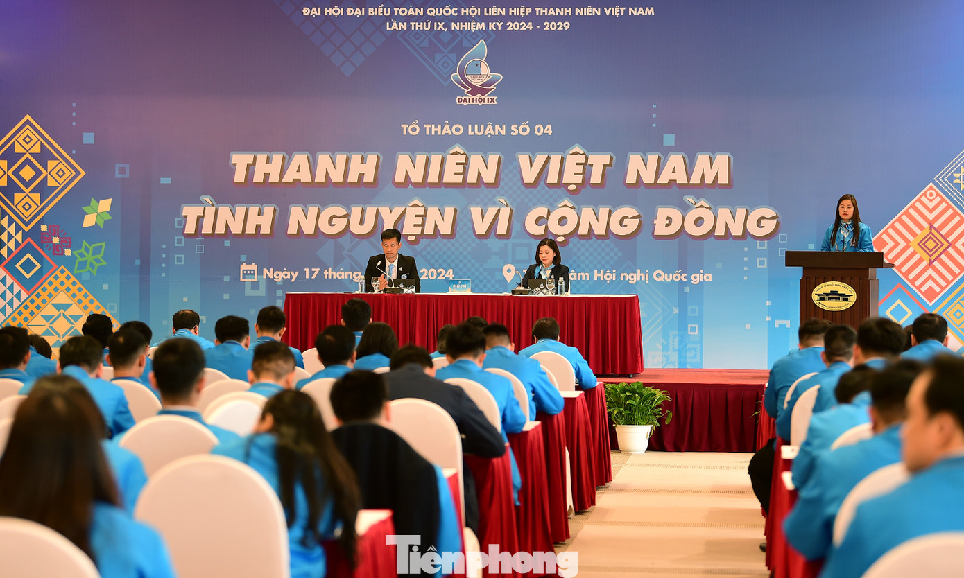 Các đại biểu trình bày tham luận, đề xuất ý kiến tại tổ thảo luận. Ảnh: Xuân Tùng Các đại biểu trình bày tham luận, đề xuất ý kiến tại tổ thảo luận. Ảnh: Xuân Tùng