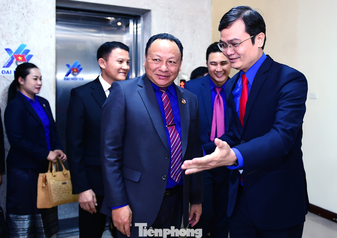 Anh Bùi Quang Huy - Bí thư thứ nhất T.Ư Đoàn TNCS Hồ Chí Minh tiếp anh Monxay Laomuasong và đoàn đại biểu cấp cao T.Ư Đoàn TNNDCM Lào thăm và làm việc tại trụ sở T.Ư Đoàn (Hà Nội). Ảnh: Xuân Tùng Anh Bùi Quang Huy - Bí thư thứ nhất T.Ư Đoàn TNCS Hồ Chí Minh tiếp anh Monxay Laomuasong và đoàn đại biểu cấp cao T.Ư Đoàn TNNDCM Lào thăm và làm việc tại trụ sở T.Ư Đoàn (Hà Nội). Ảnh: Xuân Tùng