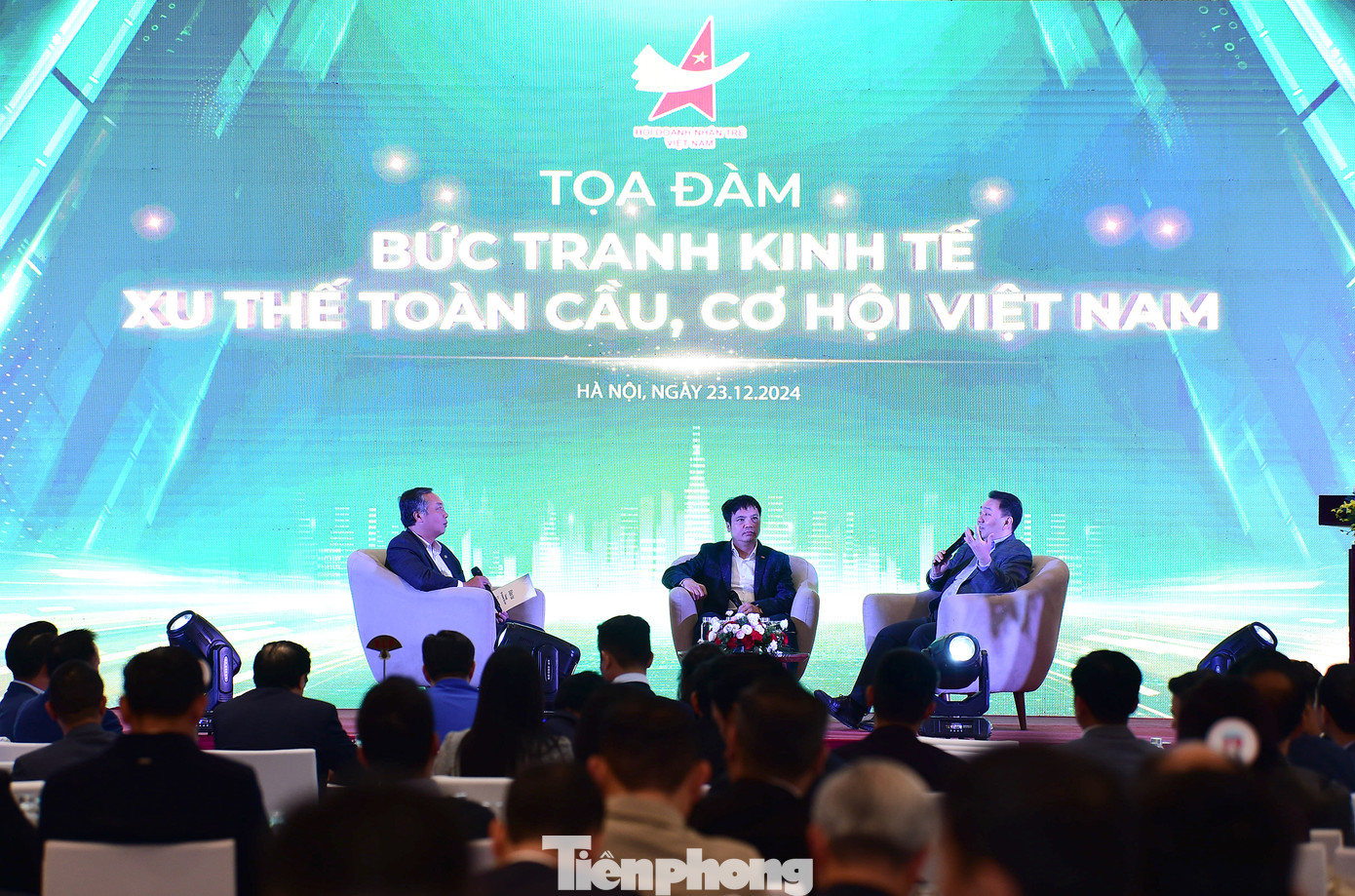 Toạ đàm “Bức tranh kinh tế - Xu hướng toàn cầu, cơ hội Việt Nam”. Ảnh: Xuân Tùng