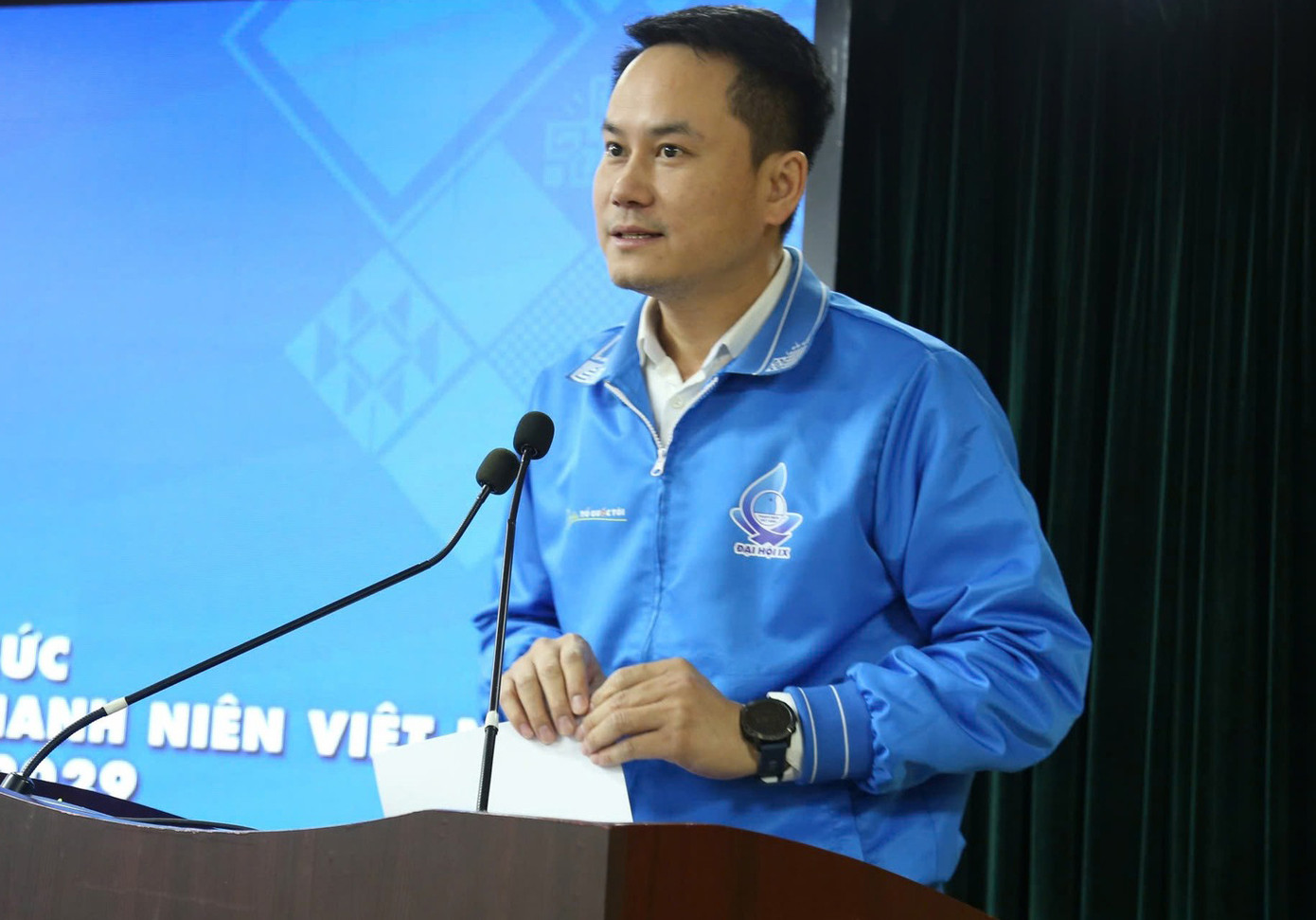 Anh Nguyễn Kim Quy báo cáo tại hội nghị. Ảnh: BTC