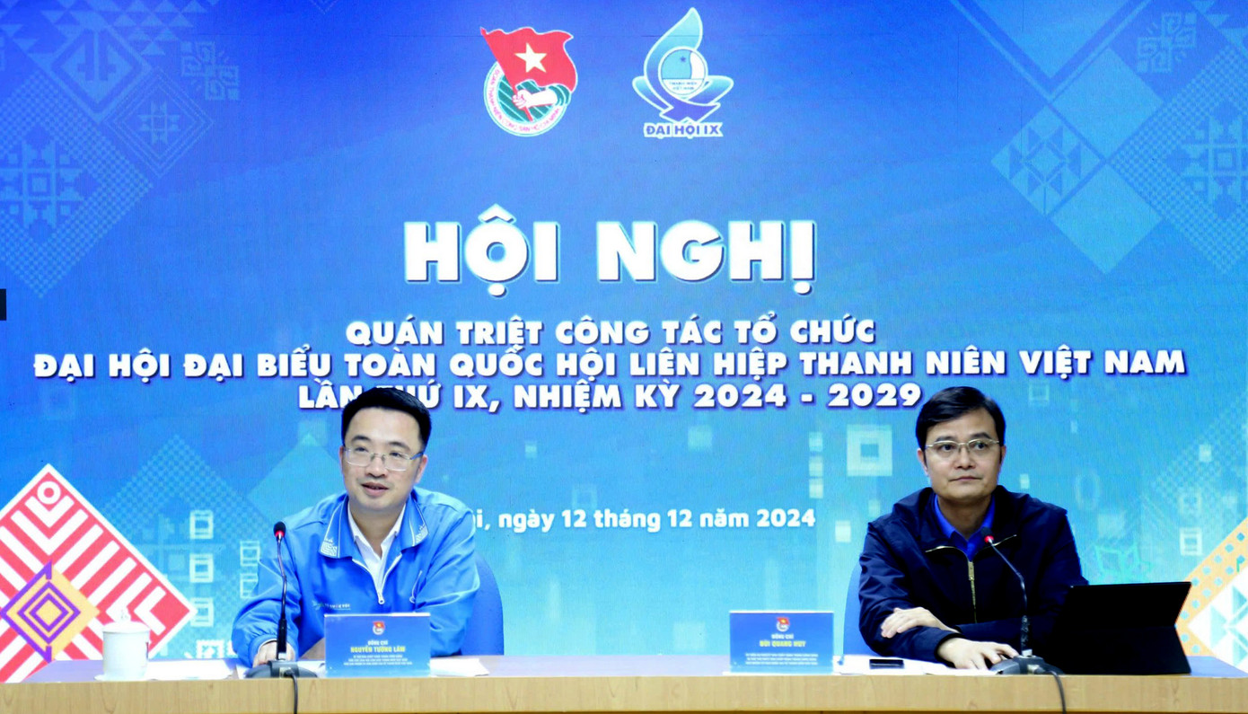 Anh Bùi Quang Huy và anh Nguyễn Tường Lâm chủ trì hội nghị. Ảnh: BTC