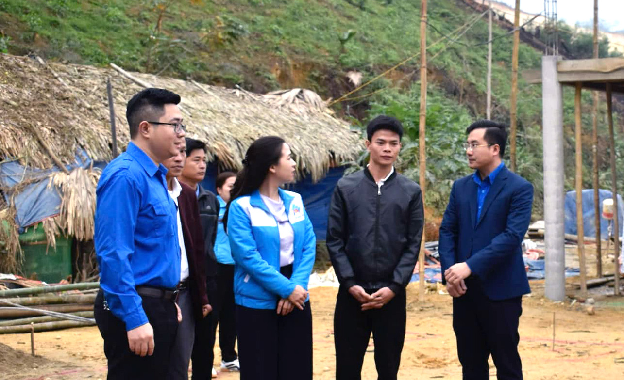 Đoàn công tác Tỉnh Đoàn Tuyên Quang đến thăm, tặng quà tại huyện Hàm Yên. Ảnh: TĐTQ Đoàn công tác Tỉnh Đoàn Tuyên Quang đến thăm, tặng quà tại huyện Hàm Yên. Ảnh: TĐTQ