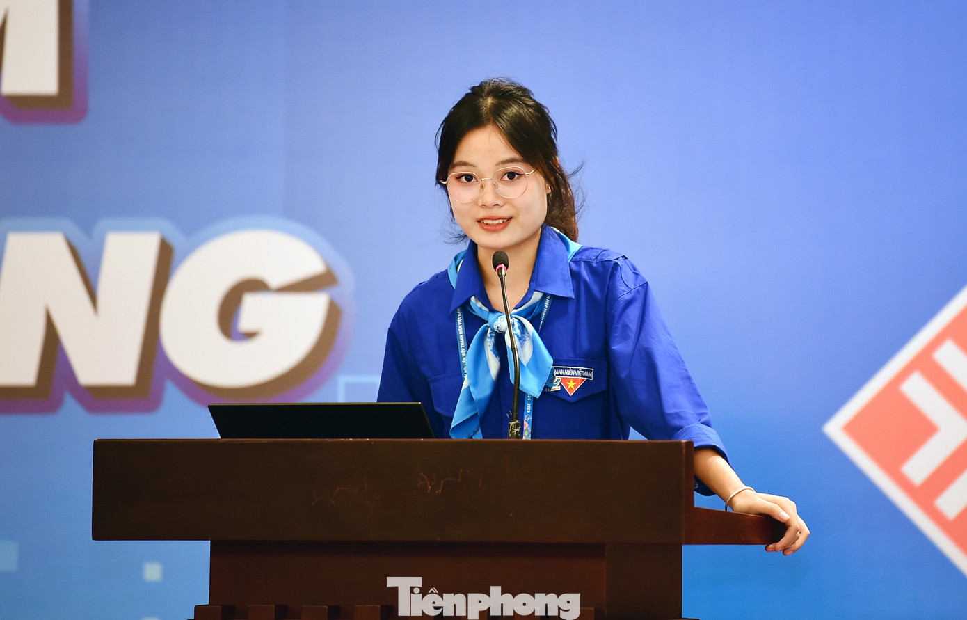 Đại biểu Lại Thị Bông Ly phát biểu ý kiến tại chương trình. Ảnh: Xuân Tùng Đại biểu Lại Thị Bông Ly phát biểu ý kiến tại chương trình. Ảnh: Xuân Tùng