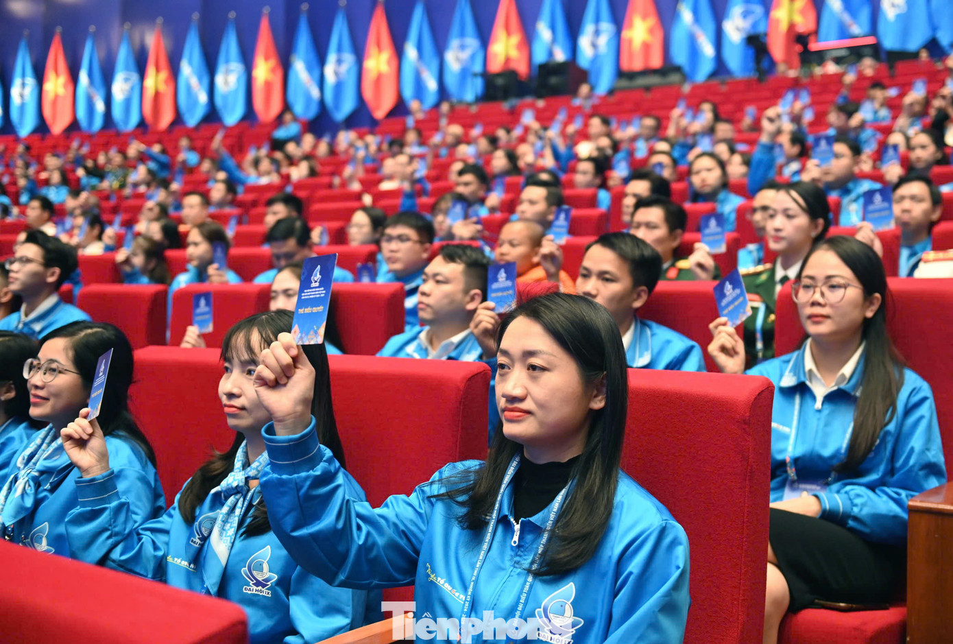 Các đại biểu hiệp thương tại phiên thứ hai của Đại hội. Các đại biểu hiệp thương tại phiên thứ hai của Đại hội.