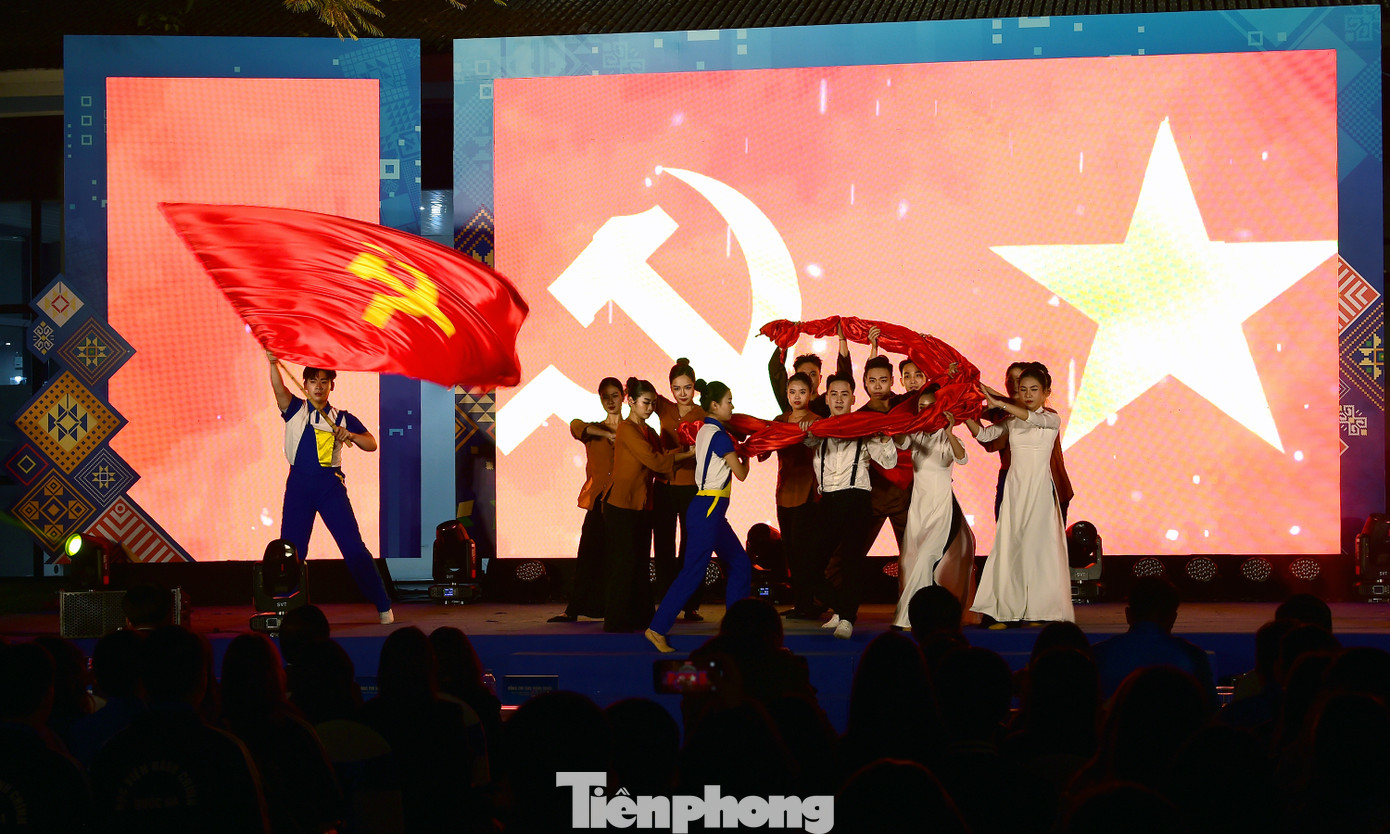 Hoạt cảnh “Dậy mà đi”