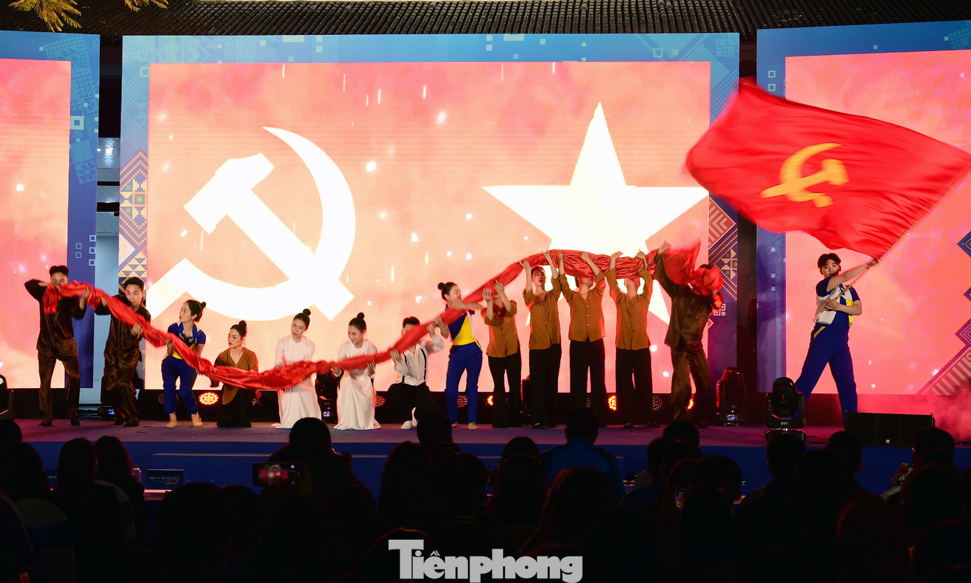 Hoạt cảnh “Dậy mà đi”