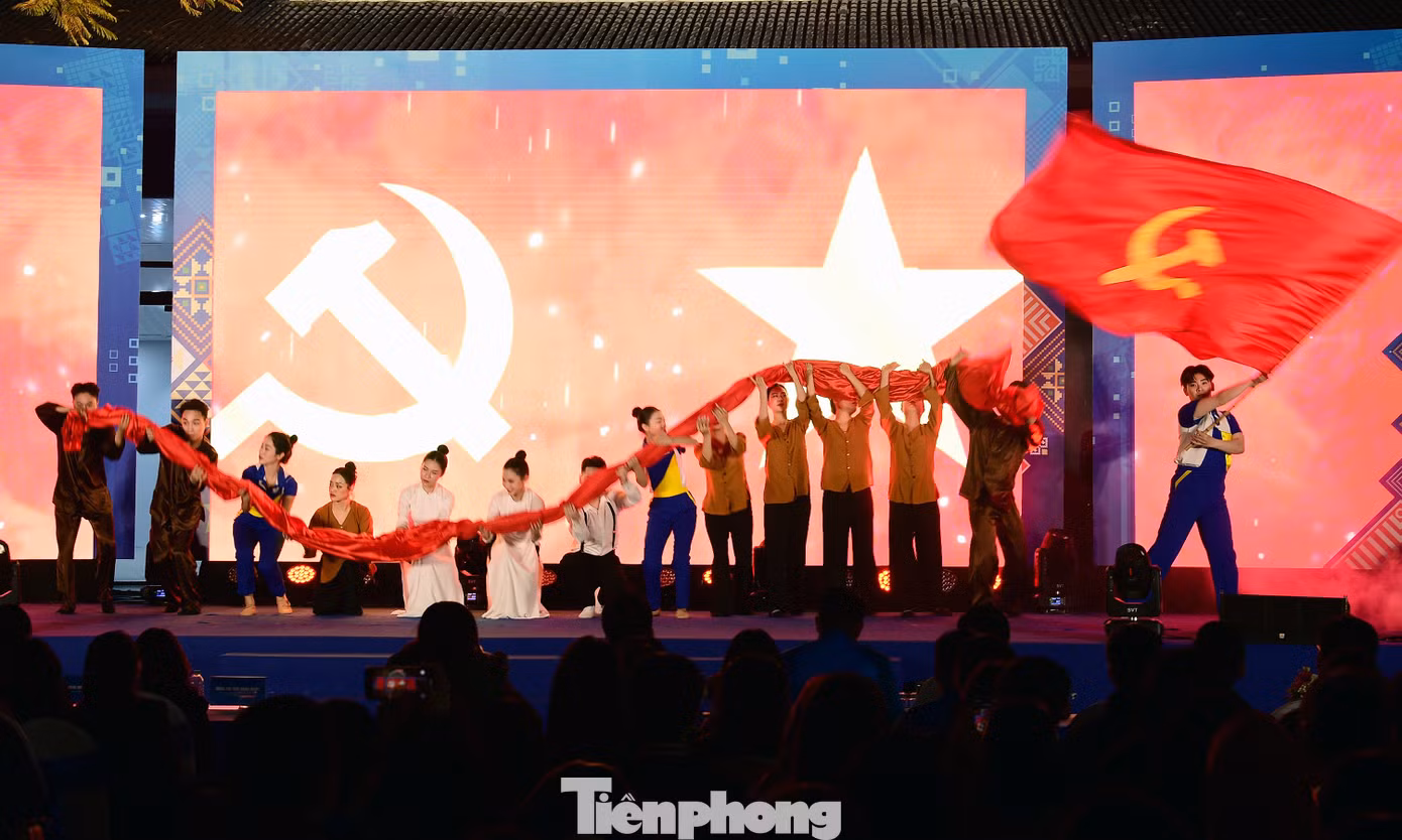 Hoạt cảnh “Dậy mà đi” Hoạt cảnh “Dậy mà đi”