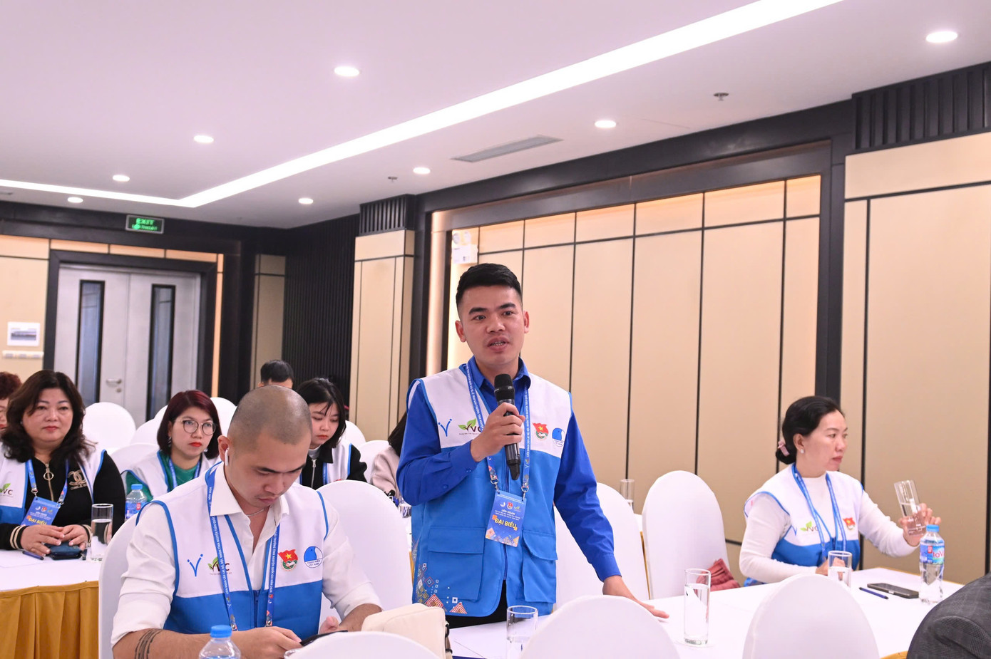 Các đại biểu tham dự liên hoan trao đổi, thảo luận tại các diễn đàn. Ảnh: BTC