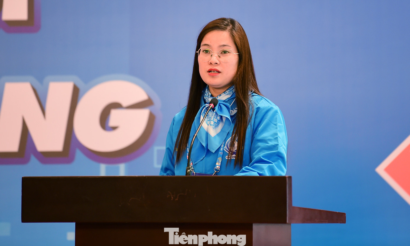 Đại biểu Trần Thị Thủy - Phó Bí thư Huyện Đoàn, Chủ tịch Hội LHTN Việt Nam huyện Cao Phong (Hòa Bình) đề xuất giải pháp tăng cường ứng dụng công nghệ vào tổ chức các hoạt động tình nguyện; tận dụng thế mạnh của mạng xã hội. Ảnh: Xuân Tùng Đại biểu Trần Thị Thủy - Phó Bí thư Huyện Đoàn, Chủ tịch Hội LHTN Việt Nam huyện Cao Phong (Hòa Bình) đề xuất giải pháp tăng cường ứng dụng công nghệ vào tổ chức các hoạt động tình nguyện; tận dụng thế mạnh của mạng xã hội. Ảnh: Xuân Tùng