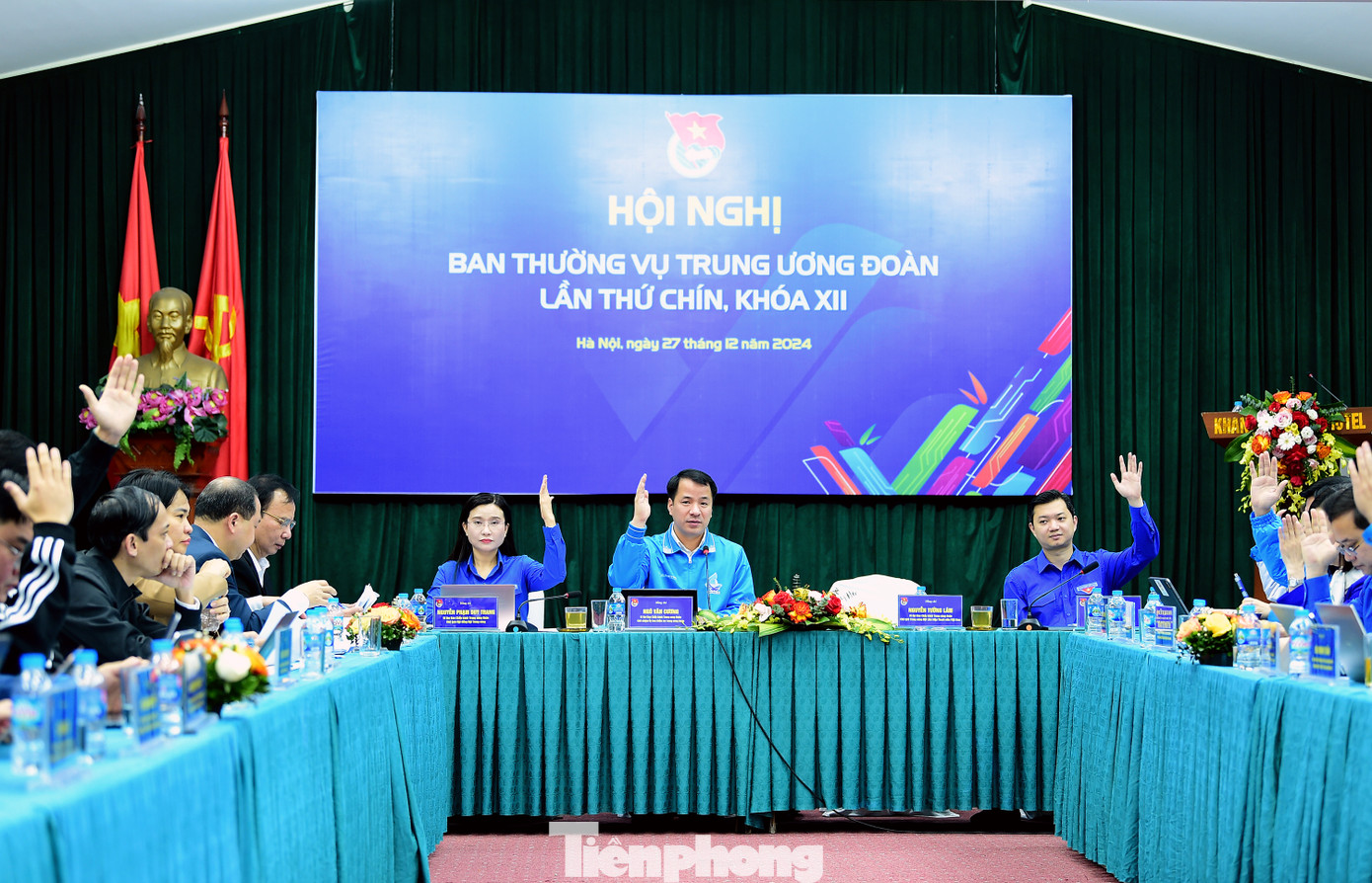 Các đại biểu thống nhất chương trình làm việc. Ảnh: Xuân Tùng Các đại biểu thống nhất chương trình làm việc. Ảnh: Xuân Tùng