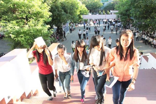 Bố ngoài biển ngóng tin con đi thi THPT quốc gia ảnh 1