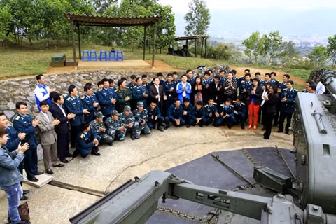Giao lưu giữa trận địa pháo. Giao lưu giữa trận địa pháo