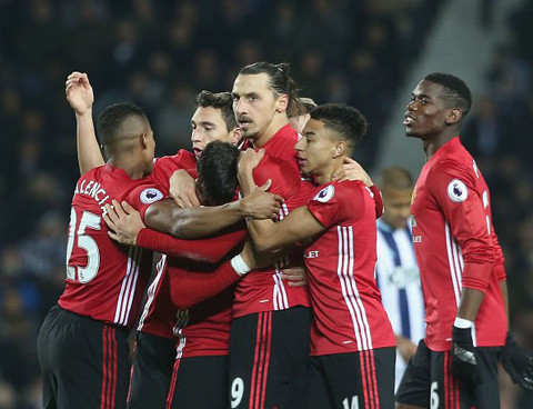 Ibrahimovic lập cú đúp, M.U dễ dàng đánh bại West Brom ảnh 3
