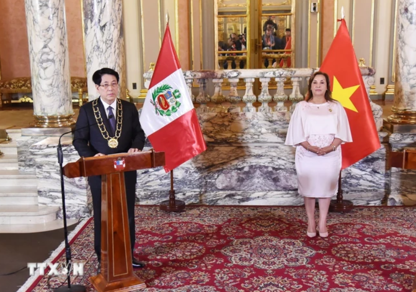 Chủ tịch nước Lương Cường phát biểu cảm ơn sau khi nhận Huân chương “Mặt trời Peru” cấp Đại Thập tự. (Ảnh: Lâm Khánh/TTXVN)