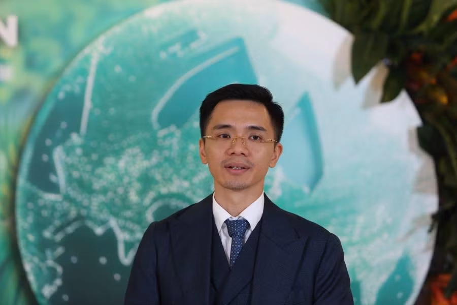 Luật sư Vũ Minh Tiến, Phó Chủ tịch Công ty cổ phần Tập đoàn Đầu tư và Du lịch VIAD cho rằng cần nhanh chóng xây dựng thị trường tín chỉ carbon để giải quyết nút thắt. Luật sư Vũ Minh Tiến, Phó Chủ tịch Công ty cổ phần Tập đoàn Đầu tư và Du lịch VIAD cho rằng cần nhanh chóng xây dựng thị trường tín chỉ carbon để giải quyết nút thắt.