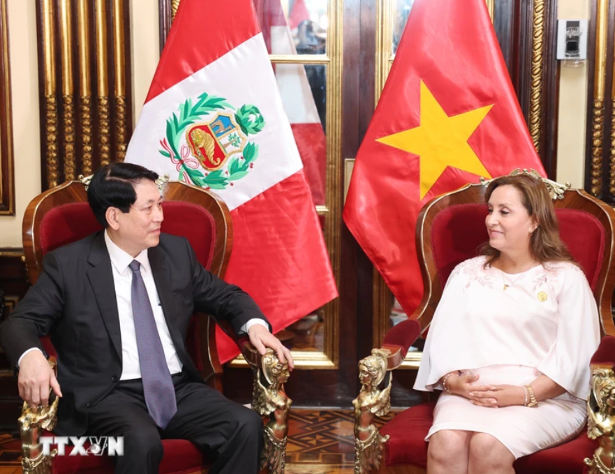 Chủ tịch nước Lương Cường và Tổng thống Peru Dina Ercilia Boluarte Zegarra (Ảnh: Lâm Khánh/TTXVN)