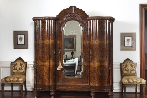 Chiếc tủ gương có những nét chữ của Michael Jackson