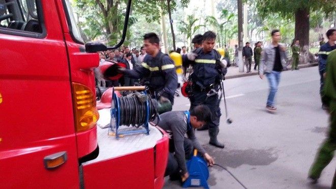 Điện đã cắt trong toàn bộ khu vực. Tất cả các cửa hàng ở Zone 9 đã đóng cửa