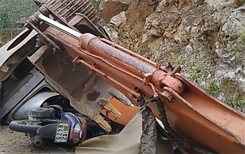 Bé gái 3 tuổi bị xe tải cán tử vong ảnh 1