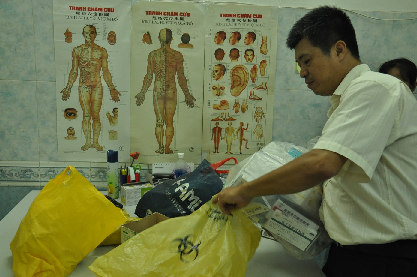 Tràn lan phòng khám Trung Quốc sai phạm