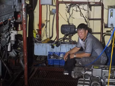 Vụ tàu vỏ thép nằm bờ: Ngư dân lo đứng bờ vực phá sản ảnh 3