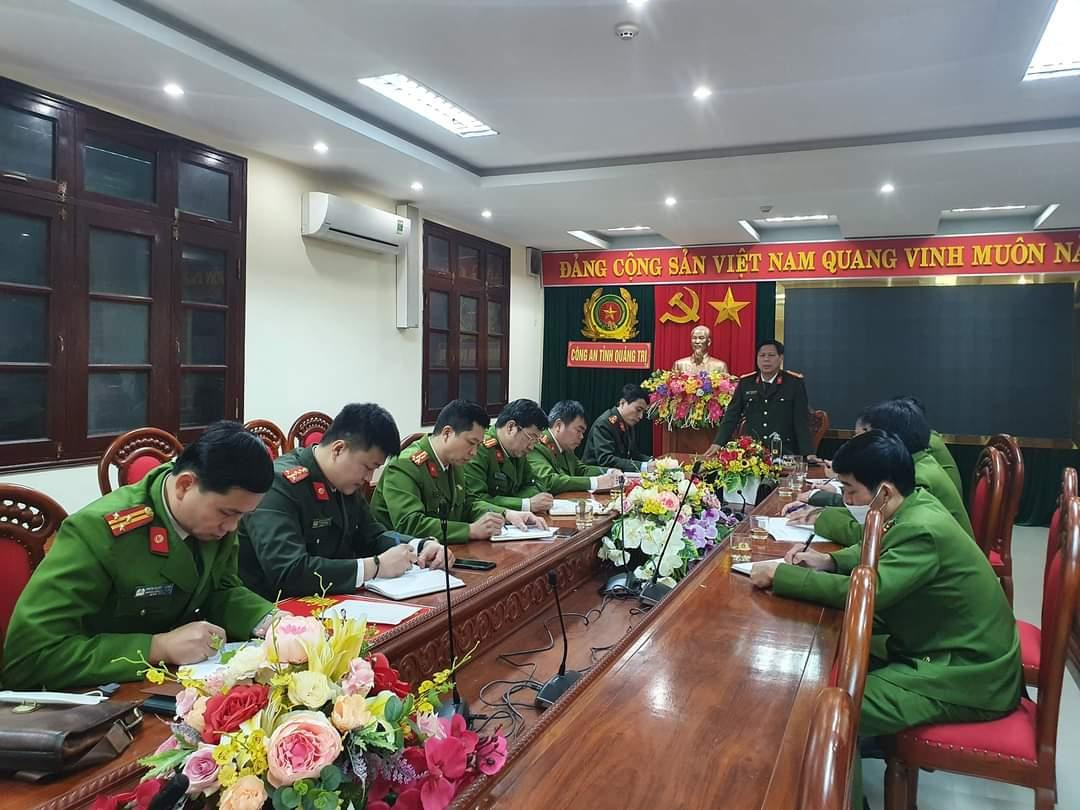 Phòng Cảnh sát hình sự Công an tỉnh Quảng Trị đã xác lập chuyên án mang bí số 1112G phối hợp với các đơn vị nghiệp vụ thuộc Công an tỉnh khẩn trương vào cuộc điều tra, trong thời gian chưa đến 24h đã nhanh chóng làm rõ 2 đối tượng giết người phụ nữ rồi phi tang xác xuống sông Thạch Hãn. Phòng Cảnh sát hình sự Công an tỉnh Quảng Trị đã xác lập chuyên án mang bí số 1112G phối hợp với các đơn vị nghiệp vụ thuộc Công an tỉnh khẩn trương vào cuộc điều tra, trong thời gian chưa đến 24h đã nhanh chóng làm rõ 2 đối tượng giết người phụ nữ rồi phi tang xác xuống sông Thạch Hãn.