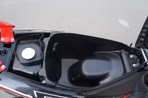 Nắp bình xăng có khay đỡ xăng tràn