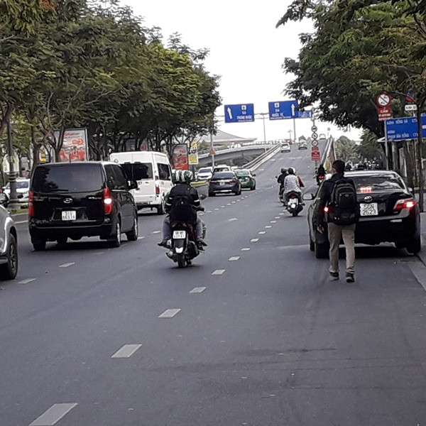 Sân bay Tân Sơn Nhất thông thoáng sáng 29 Tết ảnh 4