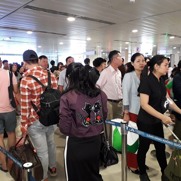 Sân bay Tân Sơn Nhất thông thoáng sáng 29 Tết ảnh 21