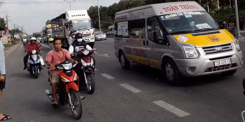 Du khách đổ xô về Vũng Tàu chơi Tết, quốc lộ kẹt cứng ảnh 9