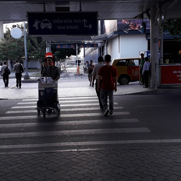 Sân bay Tân Sơn Nhất thông thoáng sáng 29 Tết ảnh 8