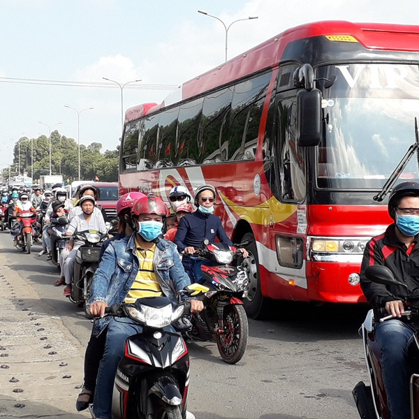 Du khách đổ xô về Vũng Tàu chơi Tết, quốc lộ kẹt cứng ảnh 6