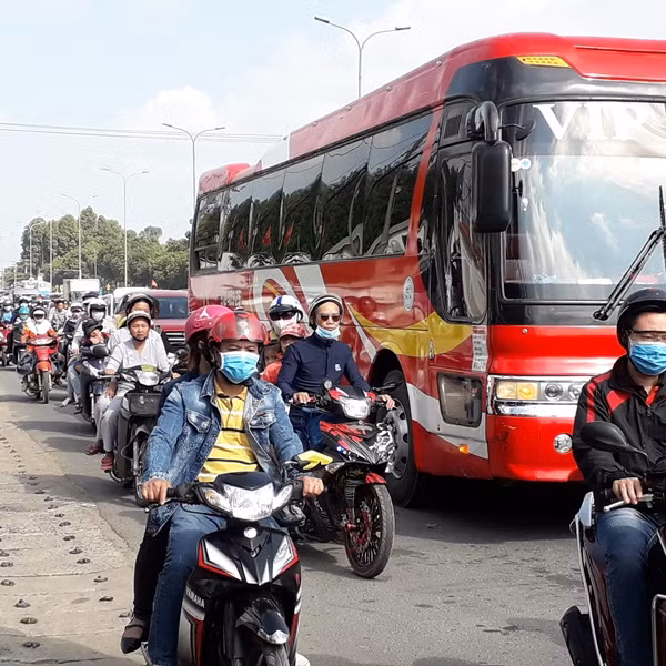 Du khách đổ xô về Vũng Tàu chơi Tết, quốc lộ kẹt cứng ảnh 6