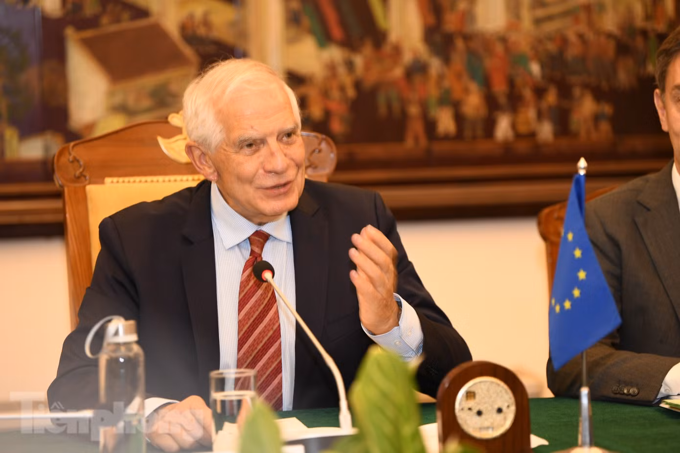 Đại diện cấp cao EU về đối ngoại Josep Borrell tại cuộc hội đàm với Bộ trưởng Ngoại giao Bùi Thanh Sơn ngày 30/7. (Ảnh: Như Ý)