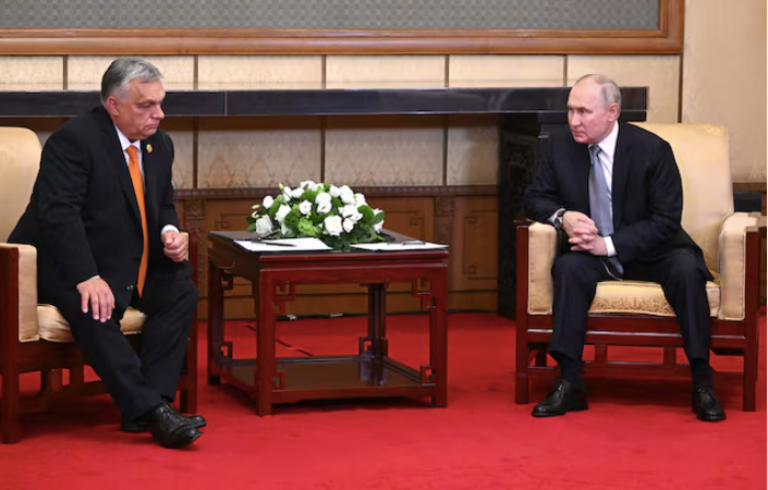 Thủ tướng Hungary Viktor Orban gặp Tổng thống Nga Vladimir Putin bên lề hội nghị Vành đai Con đường ở Trung Quốc năm 2023. (Ảnh: Sputnik)