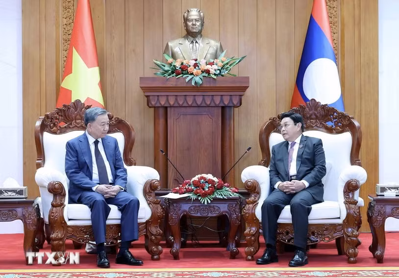 Chủ tịch nước Tô Lâm hội kiến Chủ tịch Quốc hội Lào Saysomphone Phomvihane, ngày 11/7. (Ảnh: TTXVN)