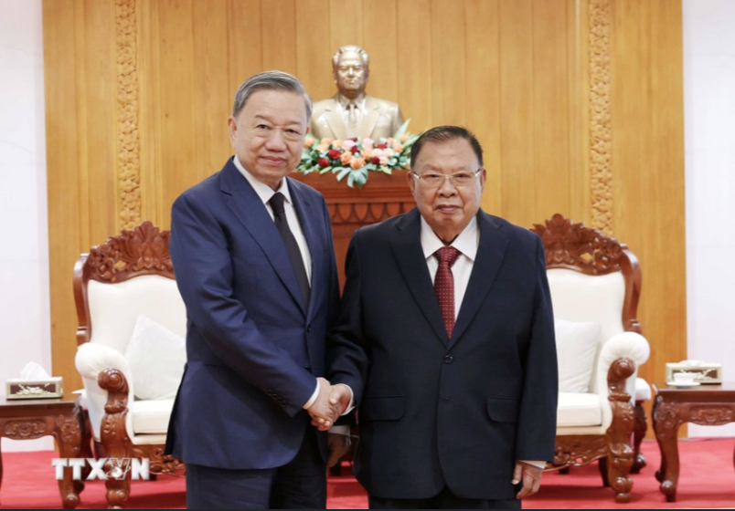 Chủ tịch nước Tô Lâm thăm hỏi nguyên Tổng Bí thư, Chủ tịch nước Lào Bounnhang Vorachit. (Ảnh: TTXVN) Chủ tịch nước Tô Lâm thăm hỏi nguyên Tổng Bí thư, Chủ tịch nước Lào Bounnhang Vorachit. (Ảnh: TTXVN)