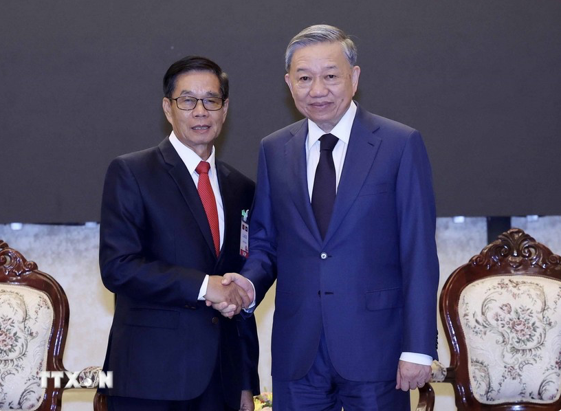 Chủ tịch nước Tô Lâm tiếp Chủ tịch Mặt trận Lào xây dựng đất nước Sinlavong Khoutphaythoune, ngày 11/7. (Ảnh: TTXVN)