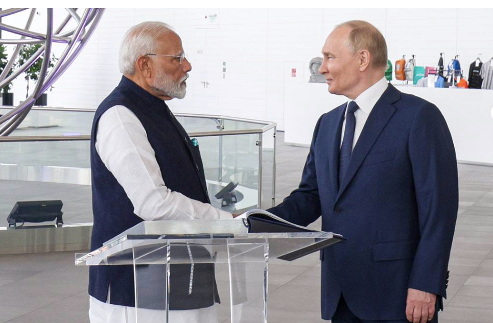 Tổng thống Nga Vladimir Putin và Thủ tướng Ấn Độ Narendra Modi. (Ảnh: Tass)