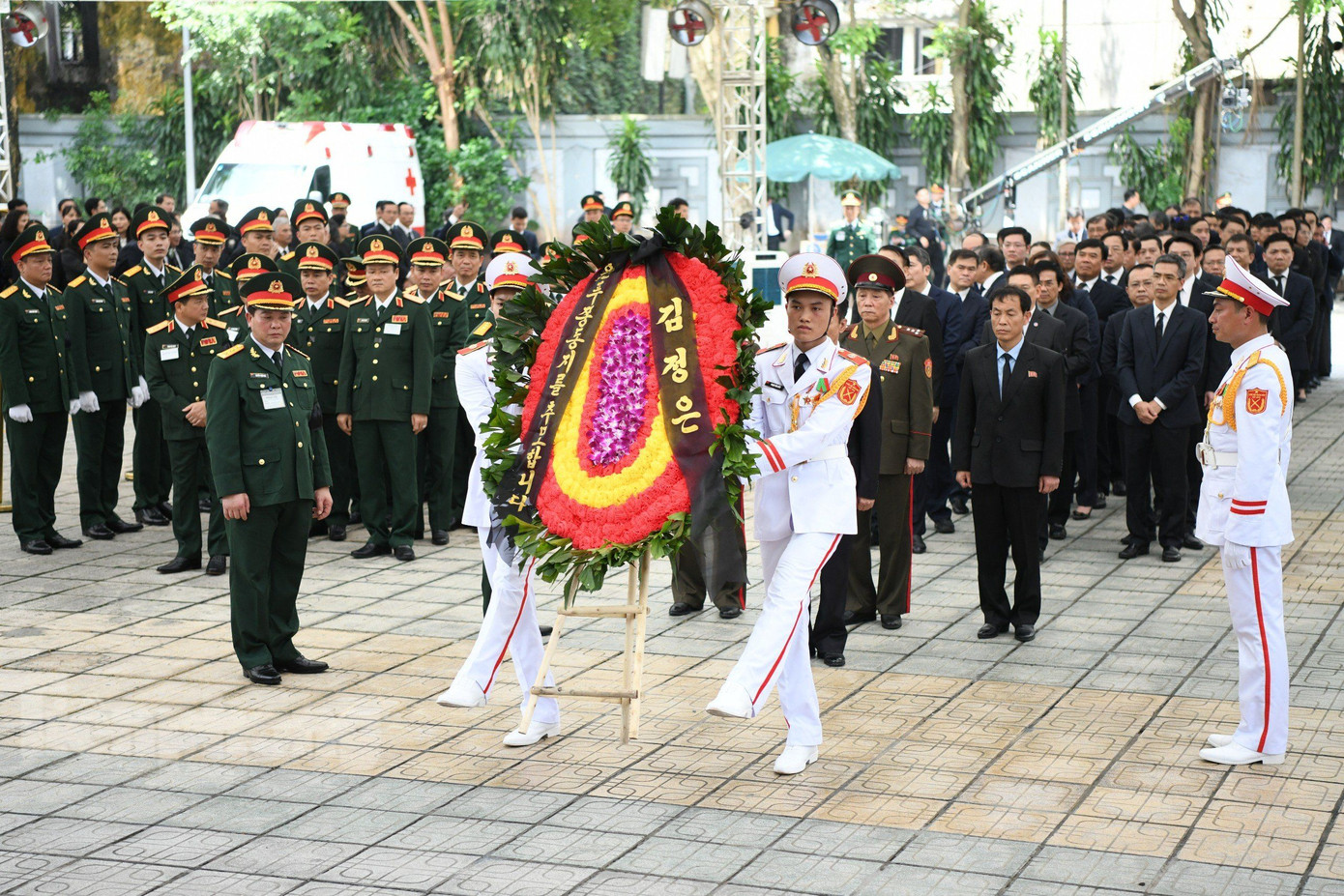 Đoàn CHDCND Triều Tiên do Đại biện lâm thời Đại sứ quán CHDCND Triều Tiên tại Việt Nam Ri Ho Jun làm Trưởng đoàn, viếng Tổng Bí thư Nguyễn Phú Trọng. (Ảnh: Như Ý)