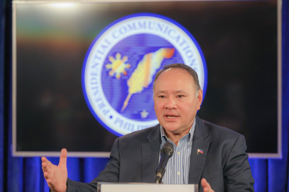 Bộ trưởng Quốc phòng Gilberto Teodoro. (Ảnh: PNA) Bộ trưởng Quốc phòng Gilberto Teodoro. (Ảnh: PNA)