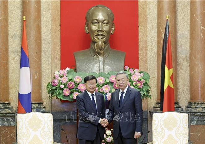 Chủ tịch nước Tô Lâm tiếp đồng chí Thongloun Sisoulith, Tổng Bí thư, Chủ tịch nước Lào. (Ảnh: TTXVN) Chủ tịch nước Tô Lâm tiếp đồng chí Thongloun Sisoulith, Tổng Bí thư, Chủ tịch nước Lào. (Ảnh: TTXVN)