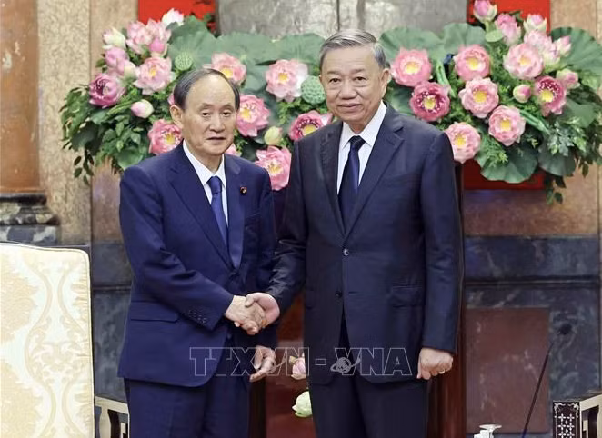 Chủ tịch nước Tô Lâm tiếp nguyên Thủ tướng Suga Yoshihide. (Ảnh: TTXVN) Chủ tịch nước Tô Lâm tiếp nguyên Thủ tướng Suga Yoshihide. (Ảnh: TTXVN)