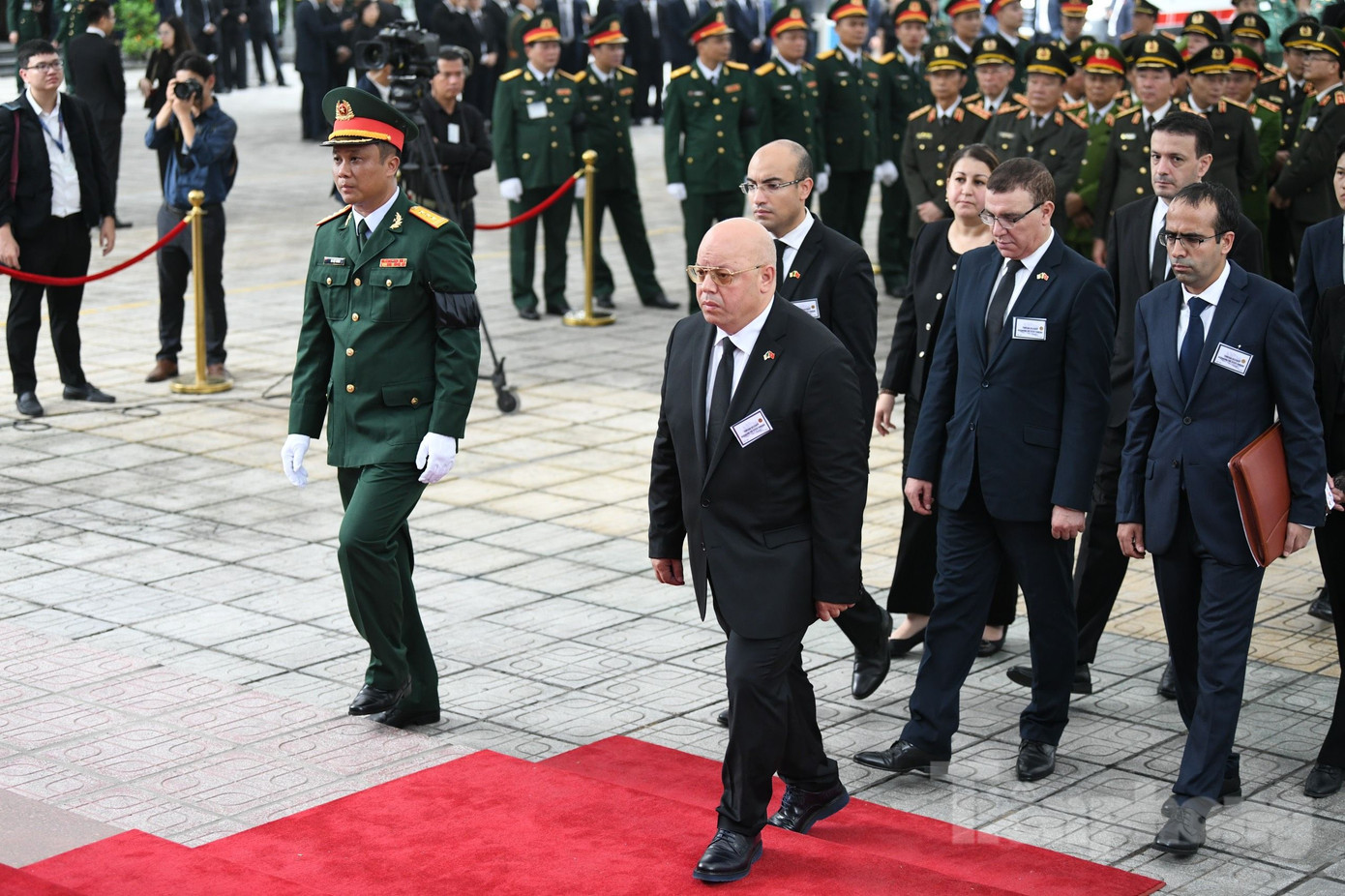 Đoàn do Bộ trưởng Cựu chiến binh và người có công Algeria Laid Rebigua vào viếng Tổng Bí thư Nguyễn Phú Trọng. (Ảnh: Như Ý) Đoàn do Bộ trưởng Cựu chiến binh và người có công Algeria Laid Rebigua vào viếng Tổng Bí thư Nguyễn Phú Trọng. (Ảnh: Như Ý)