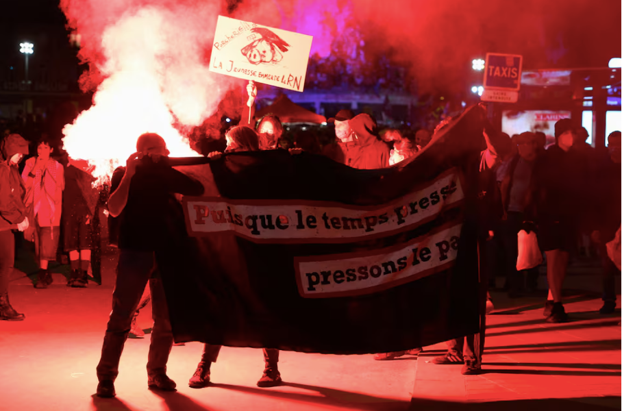 Người biểu tình phản đối RN sau khi có kết quả bầu cử sơ bộ ngày 30/6. (Ảnh: Reuters) Người biểu tình phản đối RN sau khi có kết quả bầu cử sơ bộ ngày 30/6. (Ảnh: Reuters)