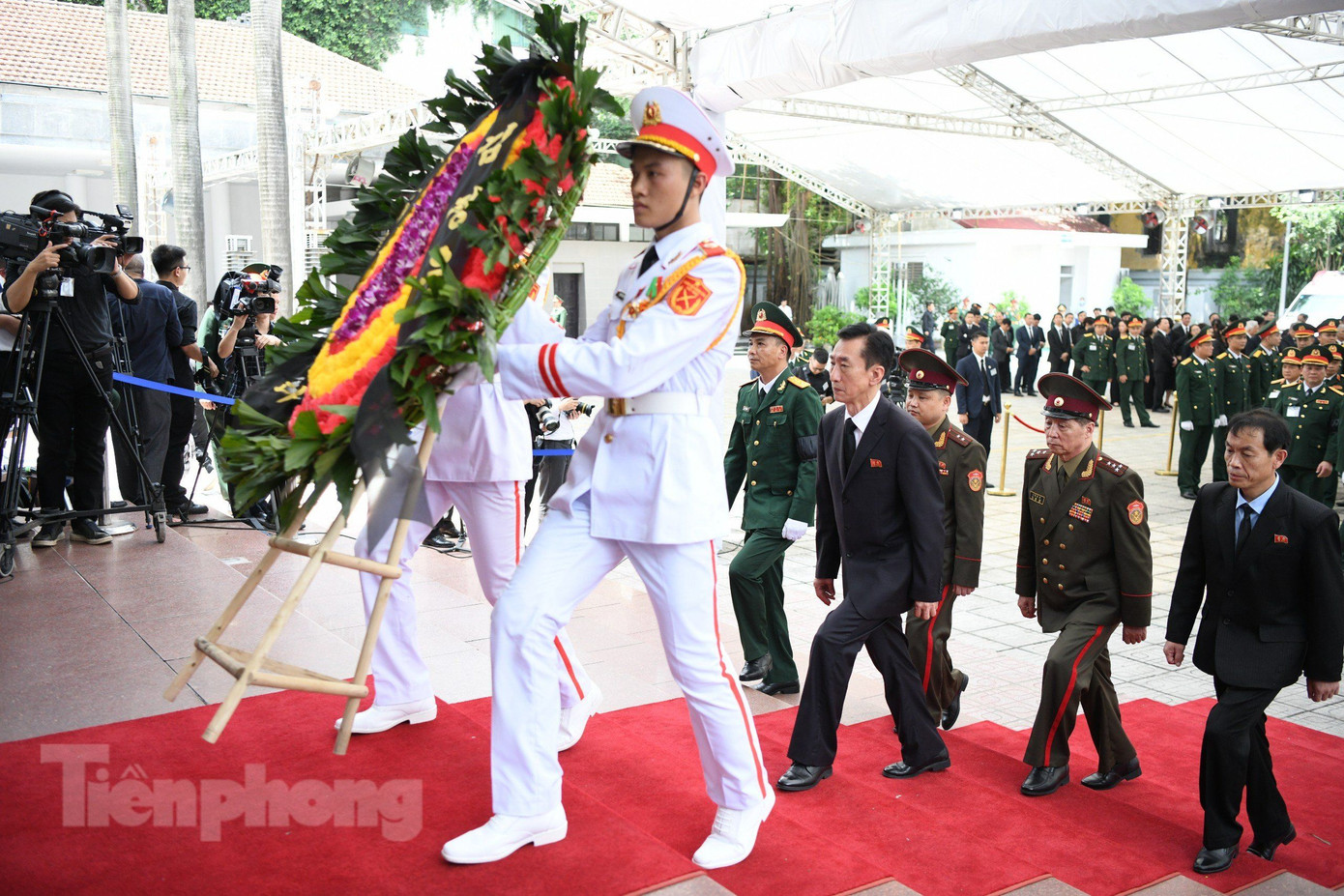 Đoàn CHDCND Triều Tiên do Đại biện lâm thời Đại sứ quán CHDCND Triều Tiên tại Việt Nam Ri Ho Jun làm Trưởng đoàn, viếng Tổng Bí thư Nguyễn Phú Trọng. (Ảnh: Như Ý)
