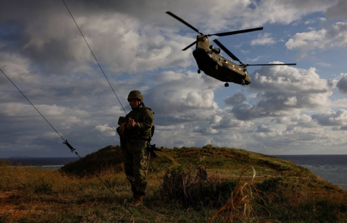 Lực lượng Phòng vệ Nhật Bản diễn tập trên đảo Irisuna, tháng 11/2023. (Ảnh: Reuters) Lực lượng Phòng vệ Nhật Bản diễn tập trên đảo Irisuna, tháng 11/2023. (Ảnh: Reuters)